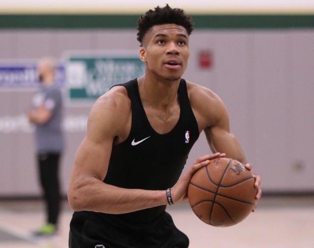 斯帕莱蒂：对球队整体表现很满意；DV9带伤出战表现出了责任感